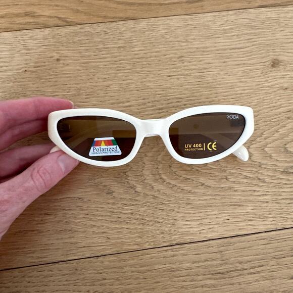SODA Shades - Cat Eye Polarized Sunglasses in Cream - Picture 2 of 3